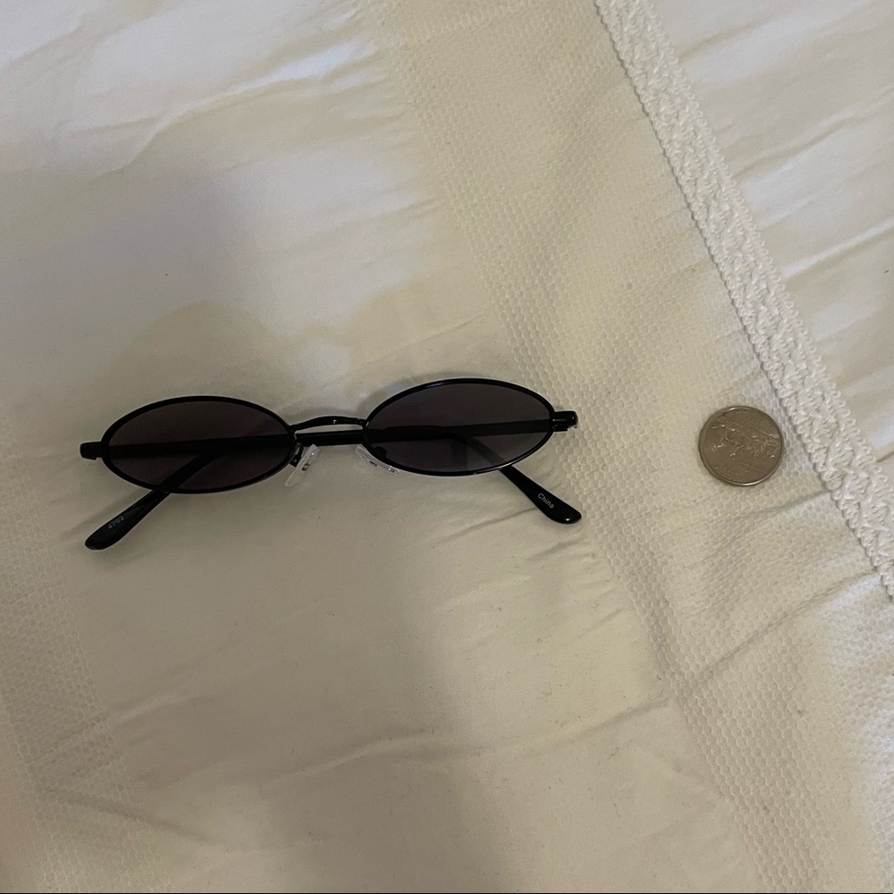 Small frames sunglasses - Picture 3 of 3